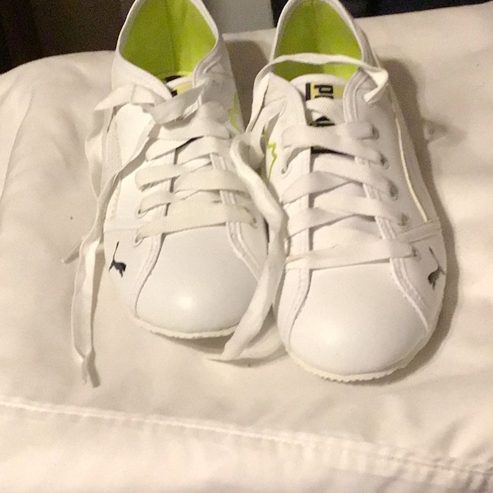 white puma sneakers